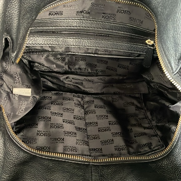 Michael kors black leather handbag gold hardware multiple pockets - Picture 4 of 10